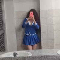 Abril_Brownn's Offline Chat Room