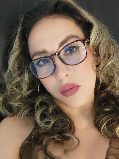 Gabrielamilff Live Cam on StripChat and RICams