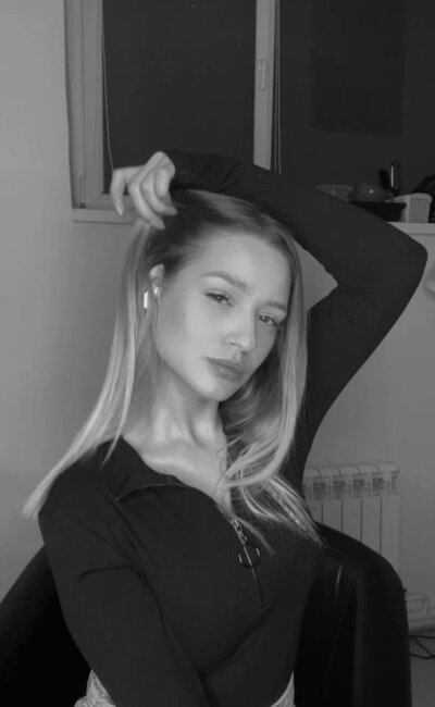 cherrykississ Live Cam on StripChat