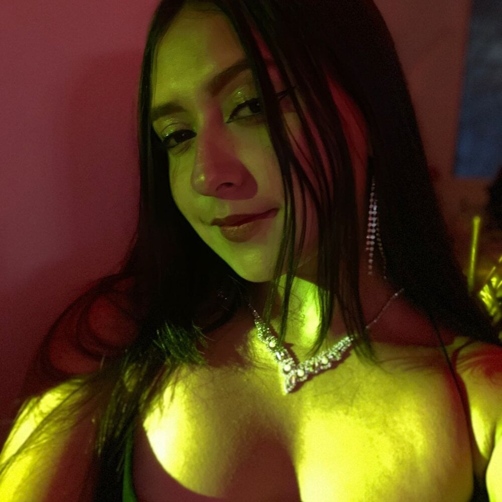 stripchat giselle_laurens_ webcam profile pic via sexcam3d.net