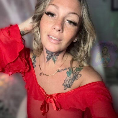 HarmonyWhite on StripChat