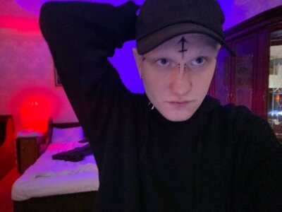 isaac_sky from stripchat