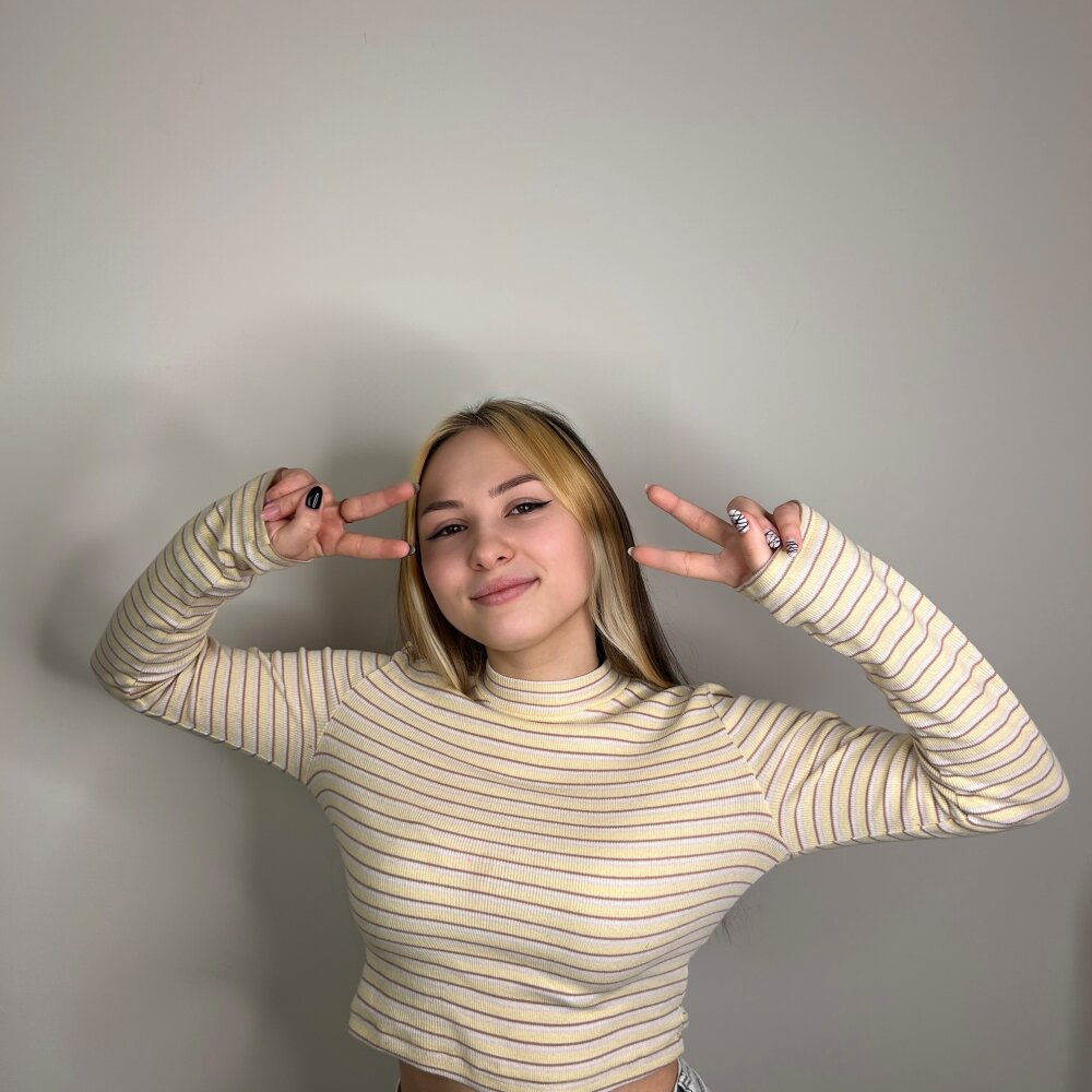 KaylinBool 🍈 adult chat
