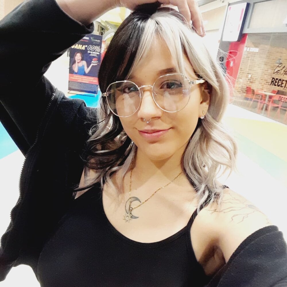 glamcambabes.com venus_222 livesex profile in white-hair cams