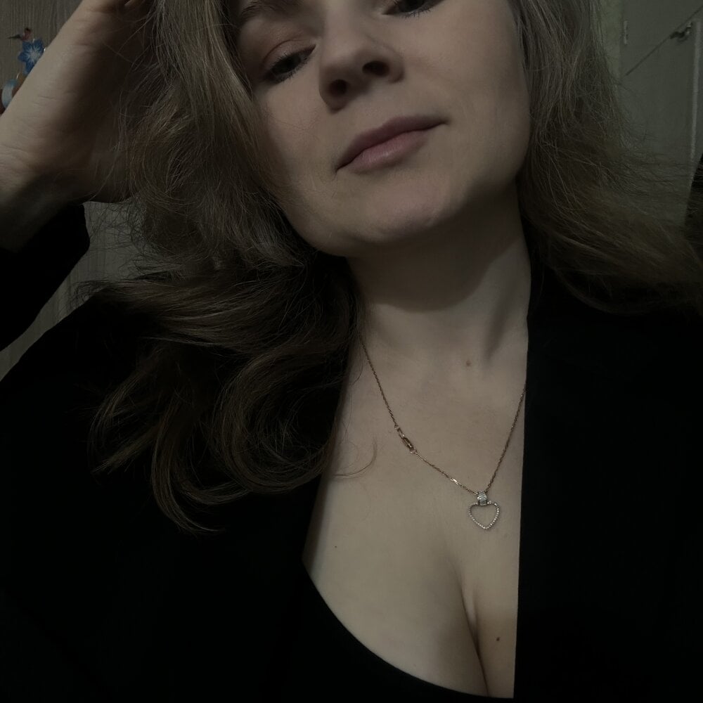 Lyralisse's Offline Chat Room