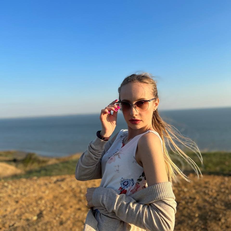 myliveeroticcams.com helenlindsey livesex profile in white-hair cams