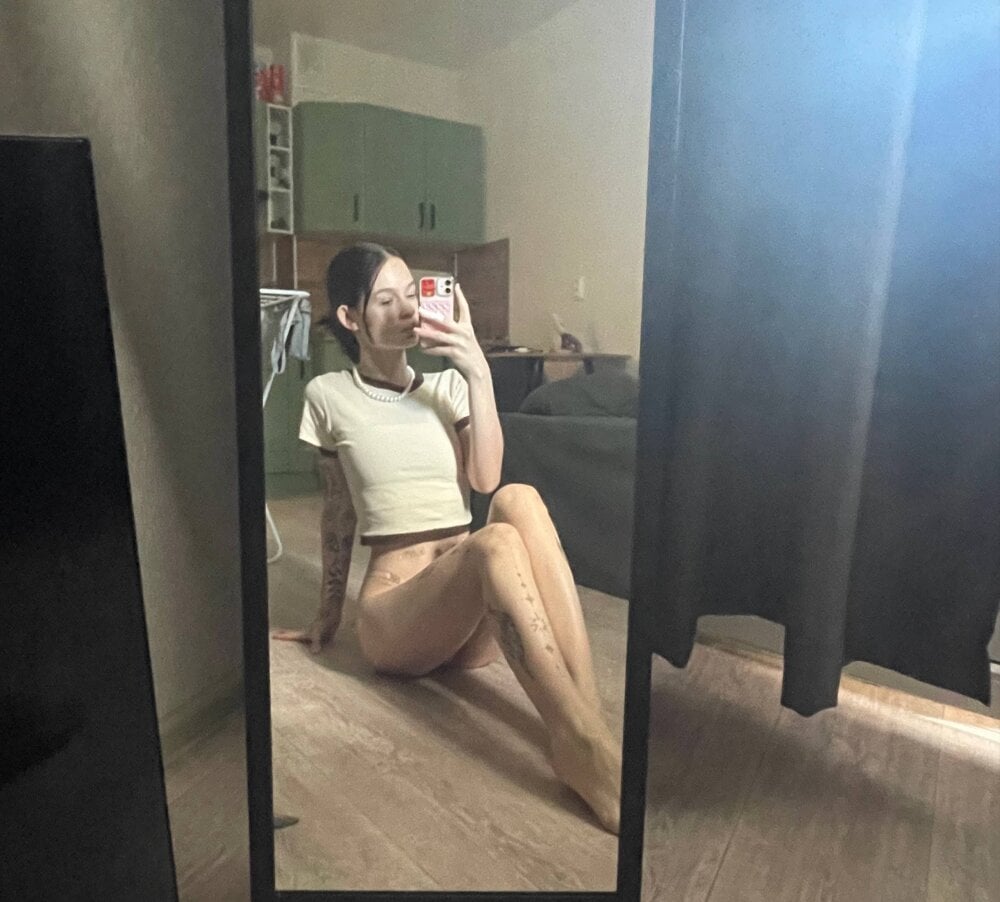 stripchat lisa_blazee webcam profile pic via myliveeroticcams.com