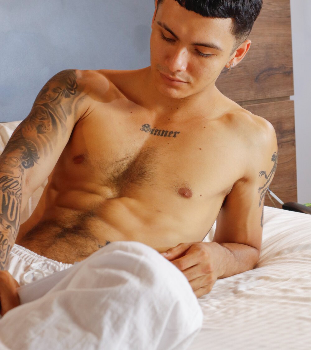 leo_santoro from stripchat