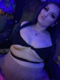 UrBabyDaddysFavorite's Offline Chat Room