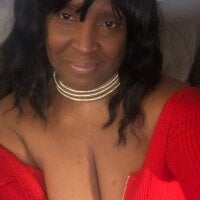 BigTitsHoney2u's Offline Chat Room