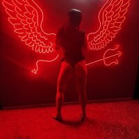 Laura_81 Live XXX Chat