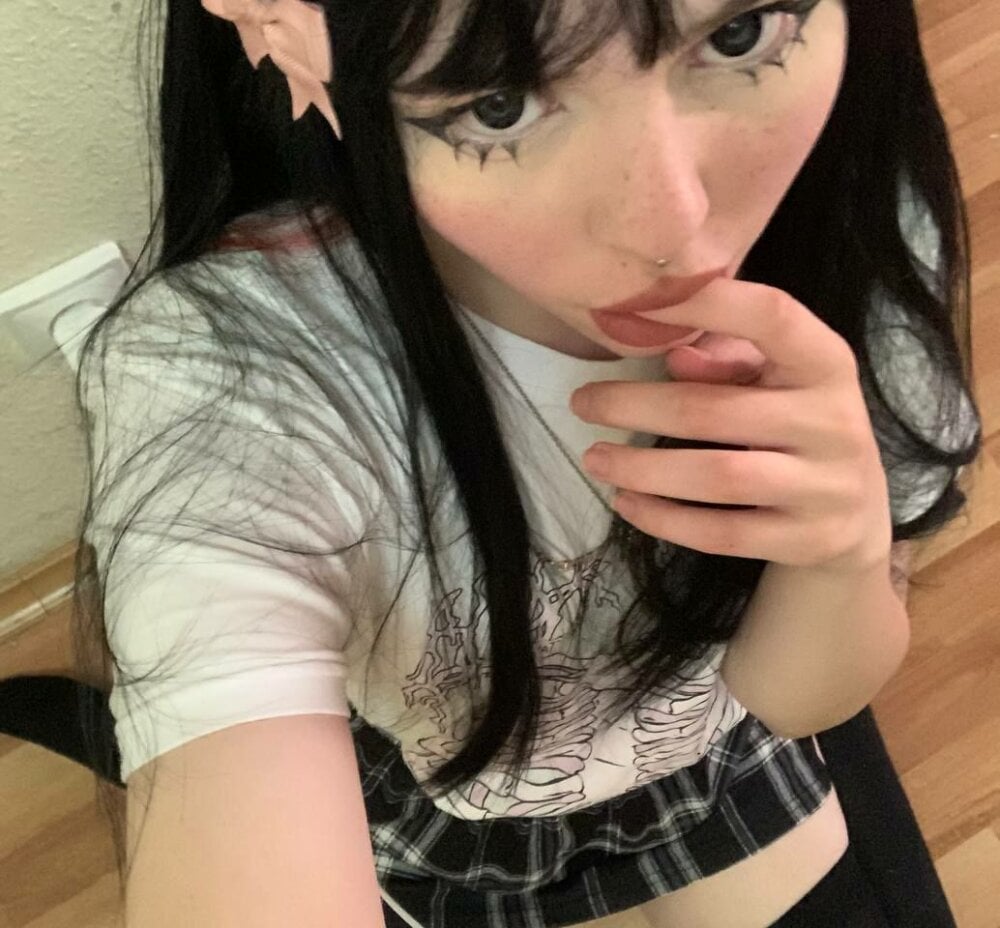 AshleyScarrlet's Offline Chat Room