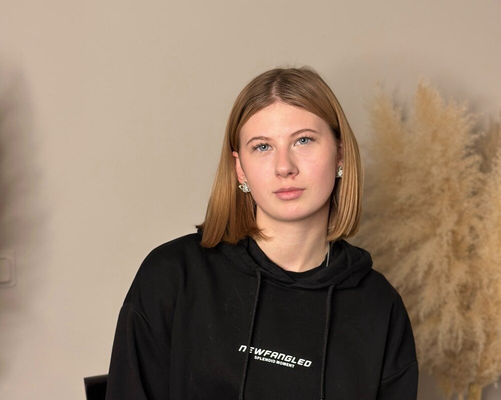 yvonnebou webcam profile - German