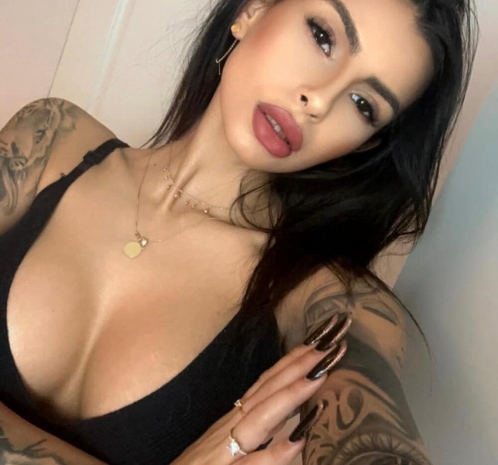 myliveeroticcams.com miabangz livesex profile in caucasian cams