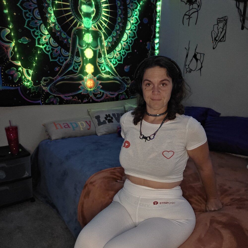 thatonespicychick live cam model at StripChat