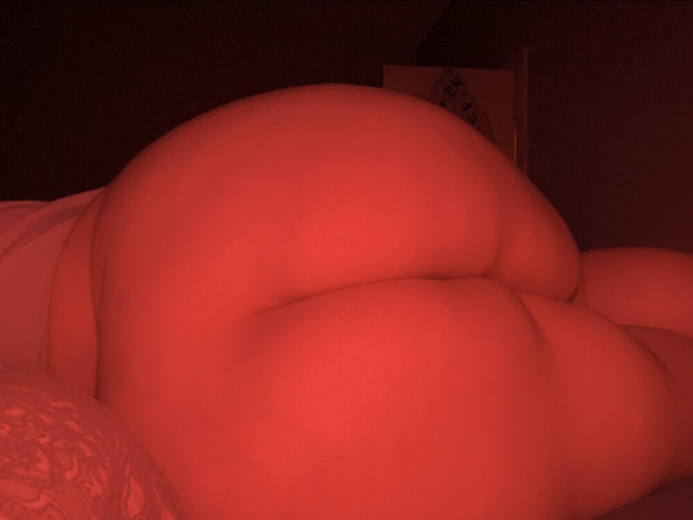 Luckycurves' Offline Chat Room