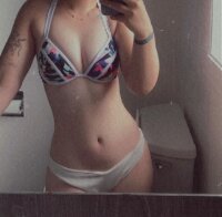 hornyredheadgirl's Offline Chat Room