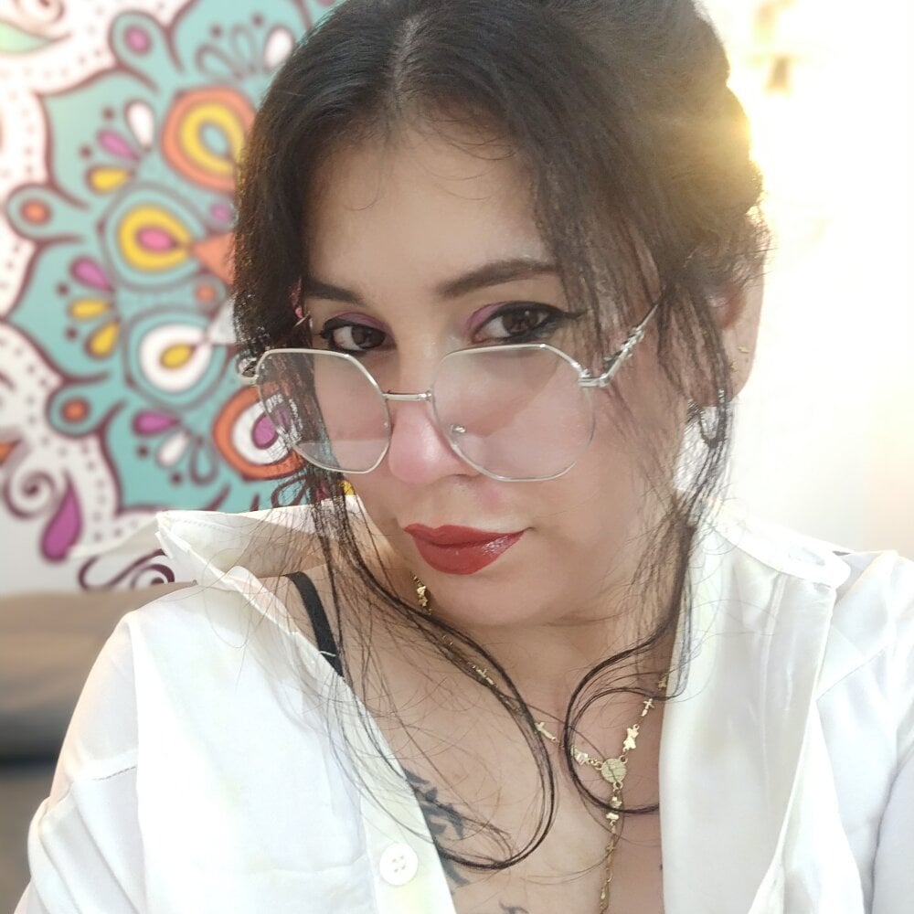 6livesex.com angellhell livesex profile in spanish cams