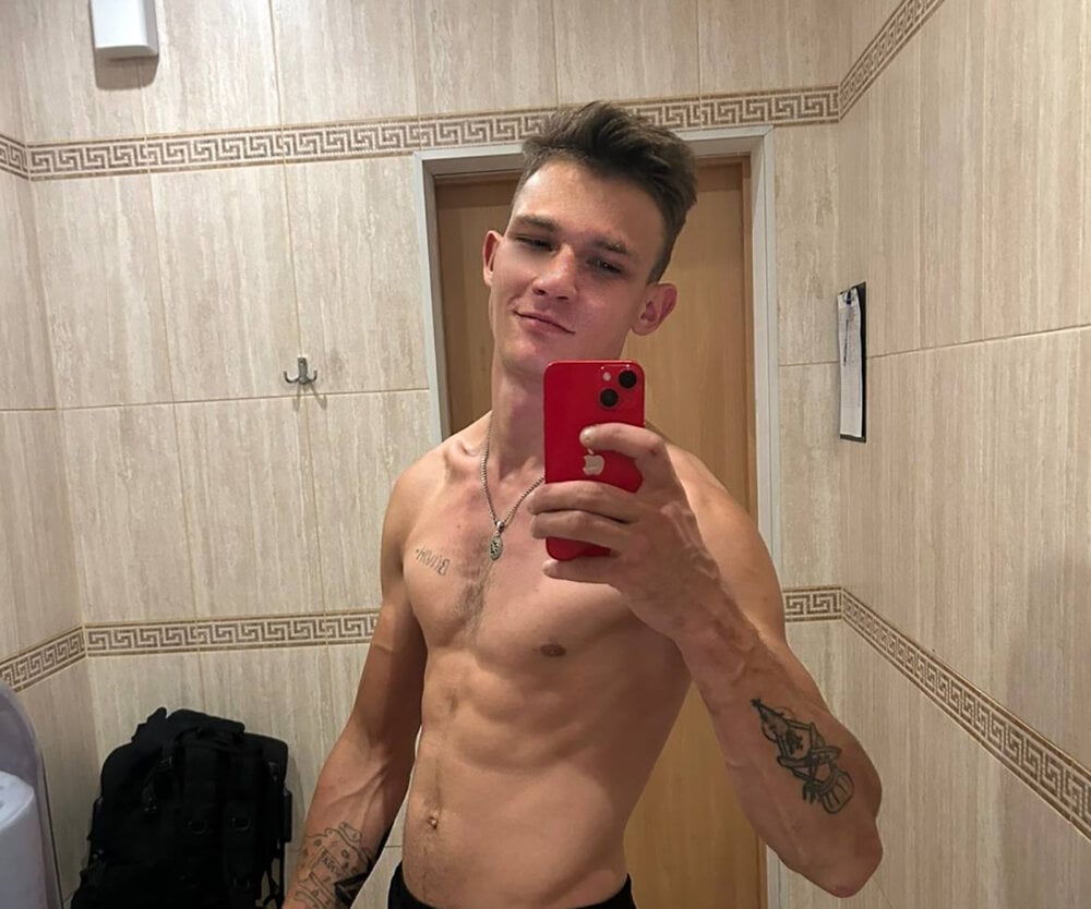 adamgold01 from stripchat