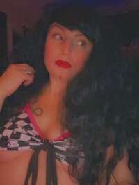 Look-Wat-The-Cat-Dragd-In's Offline Chat Room