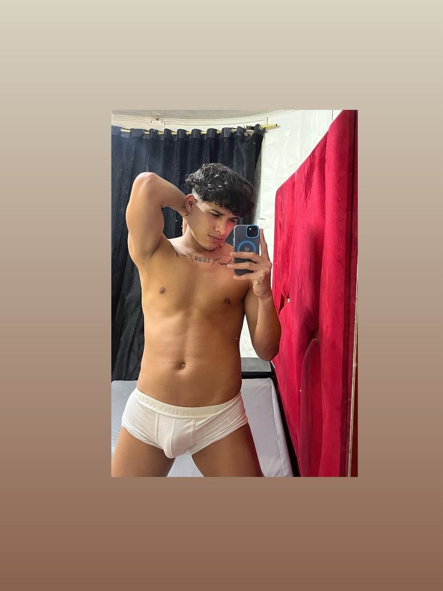 MaxStar26's Offline XXX Chat