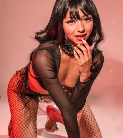 London_gh - petite asian