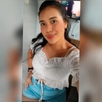 Stephanie_03's Offline Chat Room