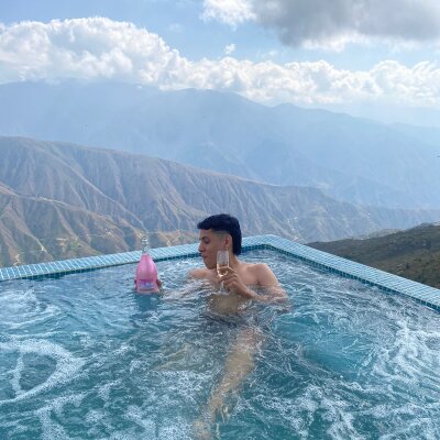 aron_colle from stripchat