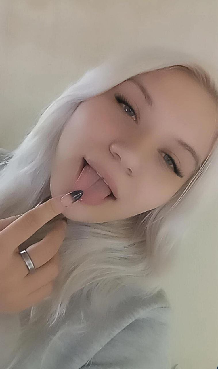 Nikaa_Moon