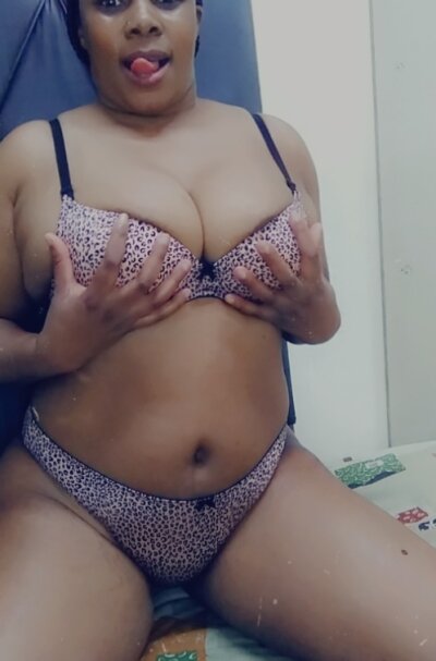 NOUGHTYKITTYX18 live on StripChat