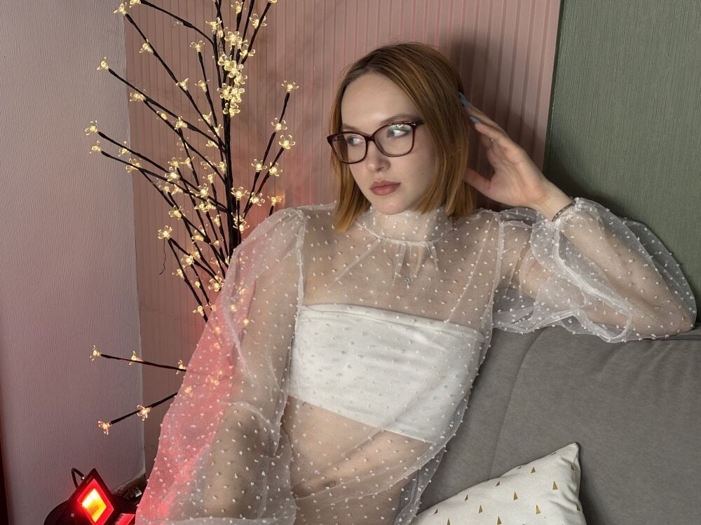 glamcambabes.com your_kitsune livesex profile in english cams