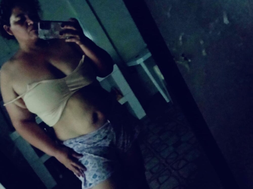 rudecam.live mina020691 livesex profile in on-suitcases cams