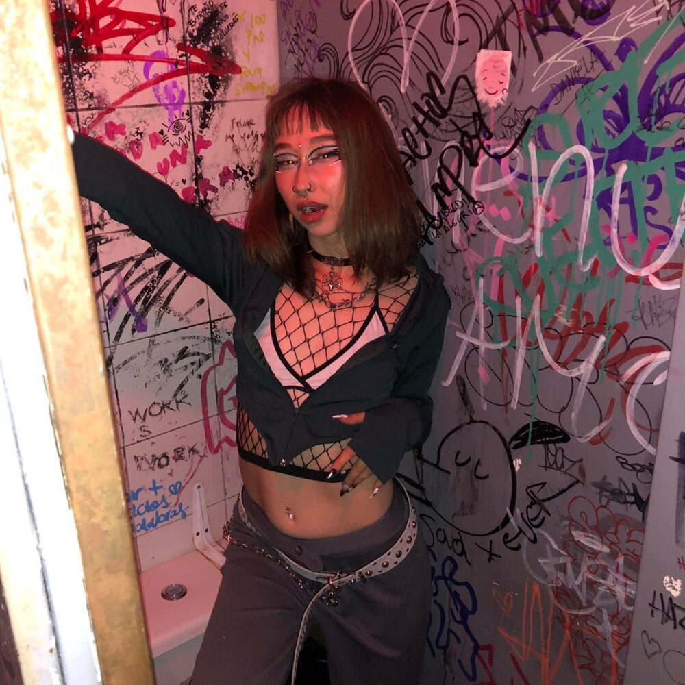 hinami__collins profile