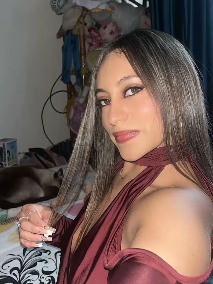 sleekcams.com red_scarlet16 livesex profile in call-me-when-u-want cams