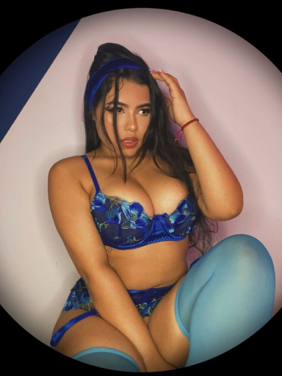 Live sex webcam photo for _Zoe_12 #289969593