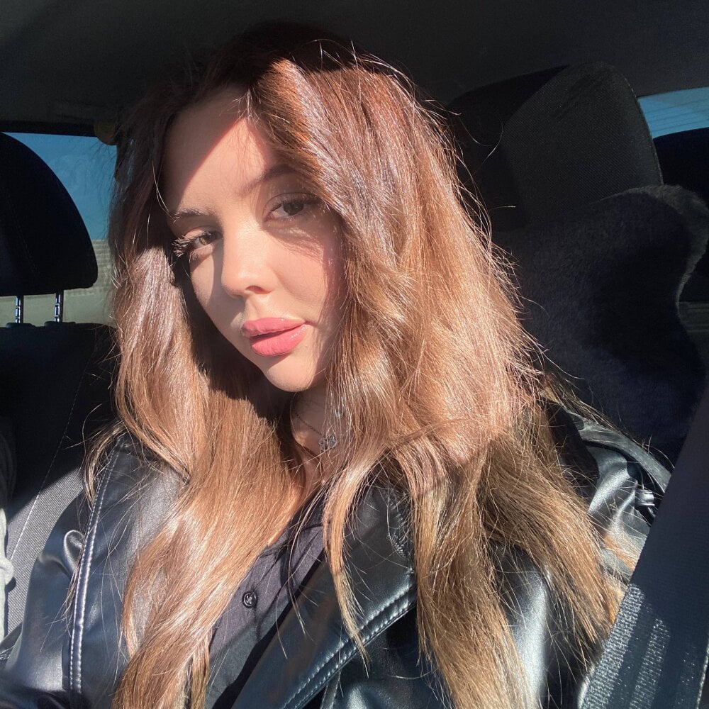 sexlivecamsites.com sweety_skarlett livesex profile in english cams