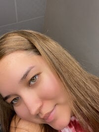 yani-chica's Offline Chat Room