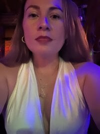 estrellita2486's Offline Chat Room