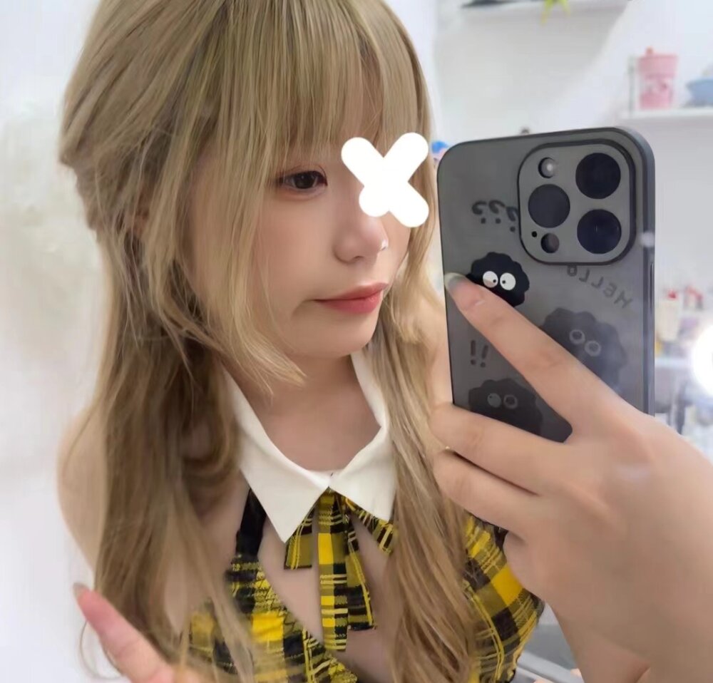 Live sex webcam photo for Minnie_99 #279481575