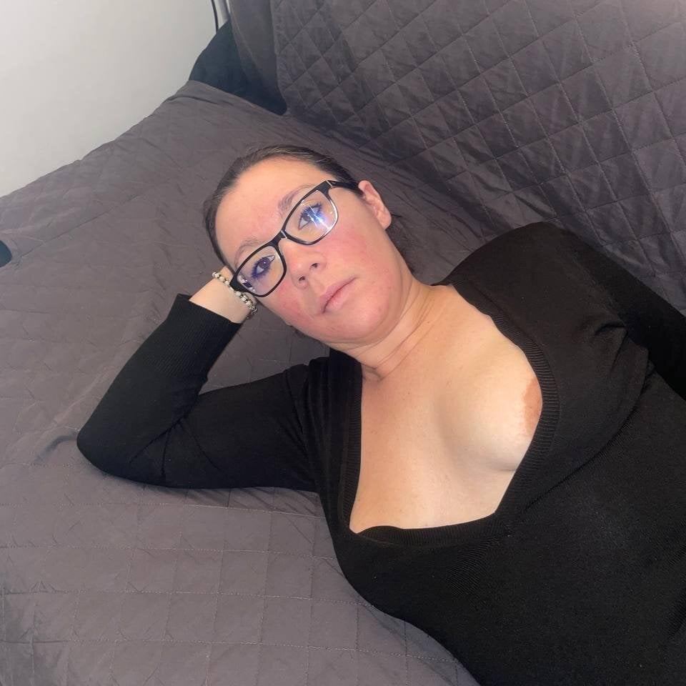 lili-hot-77's Offline XXX Chat