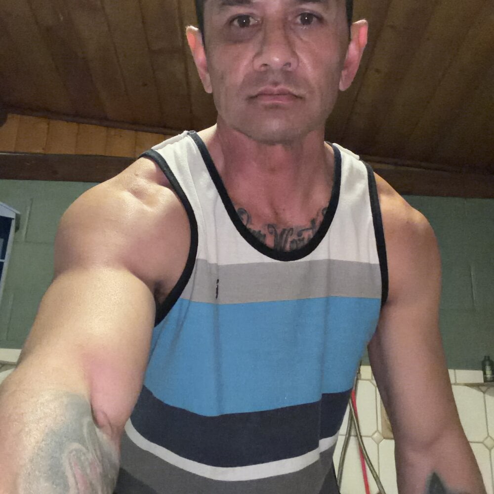 TeeSmokinPerv's Offline XXX Chat