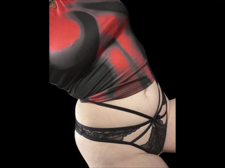 stripchat martinarouge webcam profile pic via watchgirlcam.com