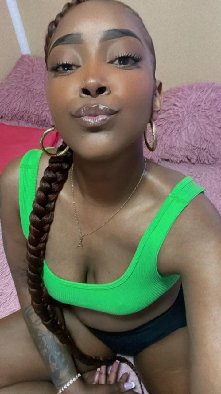 EvaMakenzie