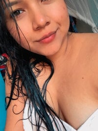 Maddyssuckme's Offline Chat Room
