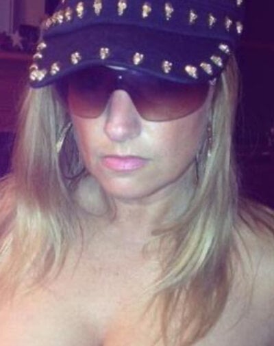 Aleesa_milfxo Couple Deluxecam2cam Live Webcam Striptease