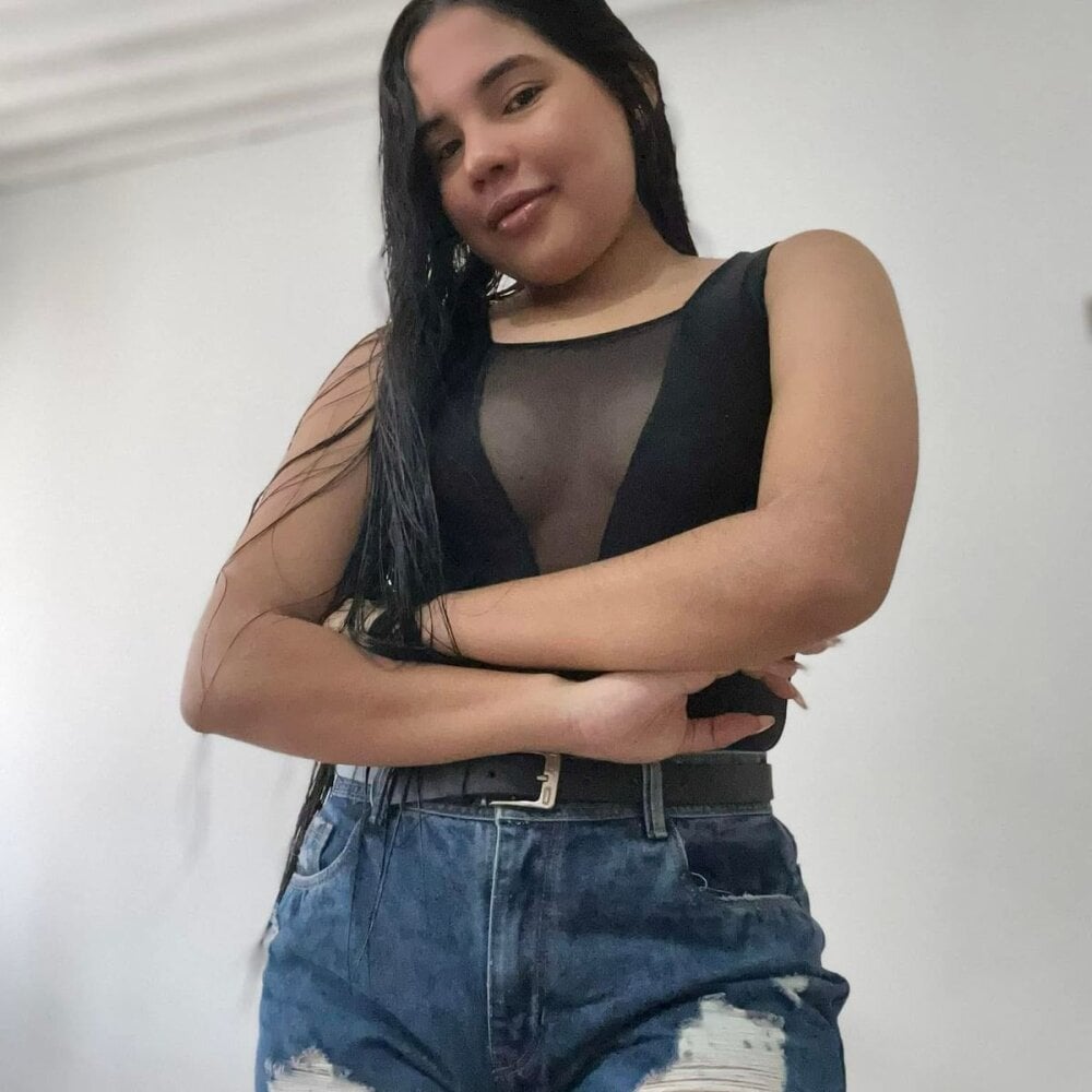 Sienna_Ruby12 live cam model at StripChat