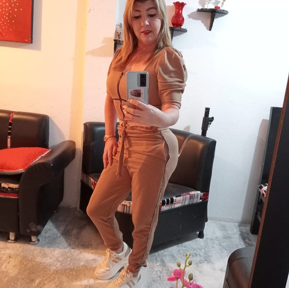 marla_daze webcam livesex profile in ebony cams