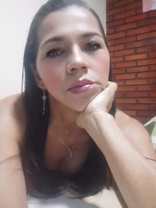 livesex.fan dulce_emi livesex profile in ile-de-la-reunion cams