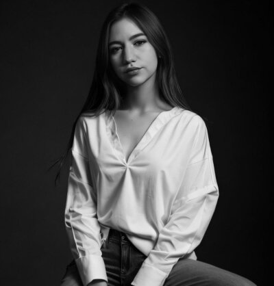 LovelyyLola Live Cam on StripChat