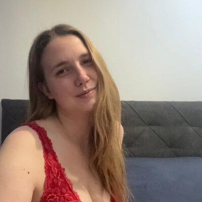 Hot-Lia695